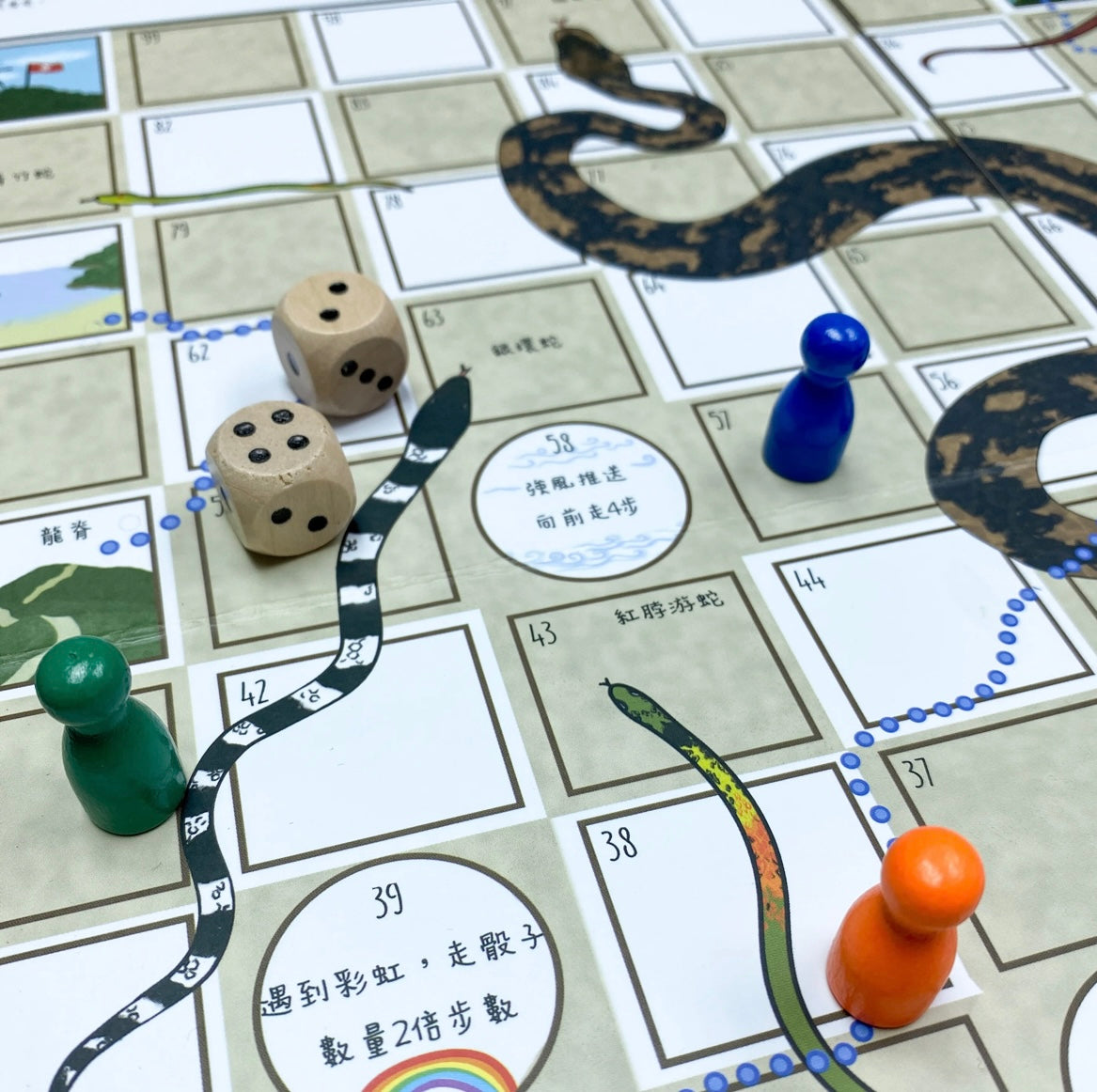 Hong Kong Snakes & Trails Board Game (Bilingual) 香港蛇徑棋